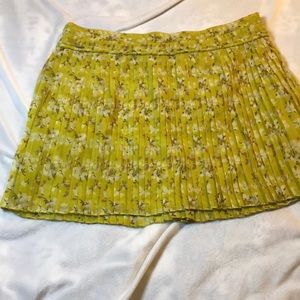 Yellow pleated skirt